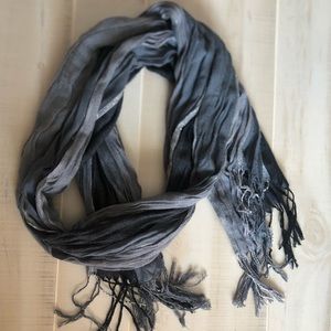 Grey tone medium weight scarf